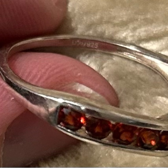 925 sterling silver genuine red garnet ring size 8 - Picture 5 of 8